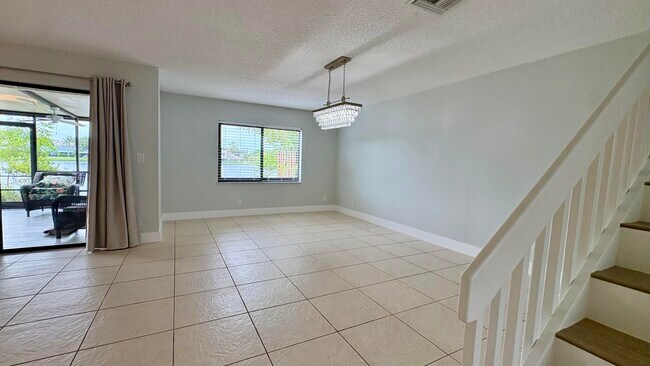 Building Photo - 5325 Tennis Ln