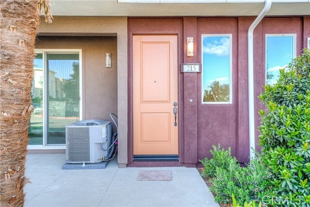 Building Photo - 215 Steely