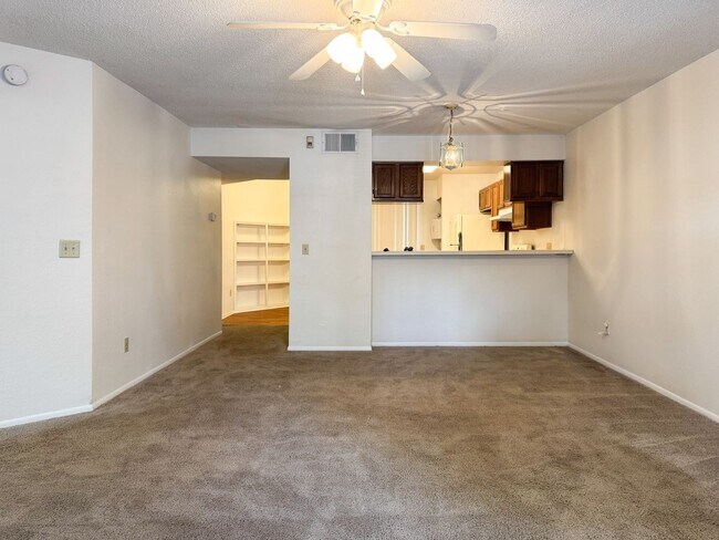 Building Photo - 5461-A Lake Margaret Dr