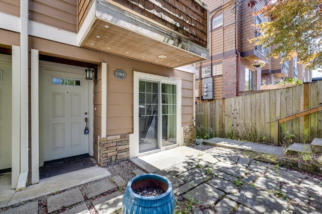 Foto del edificio - Stylish 3 bedroom townhome in Madison Valley!
