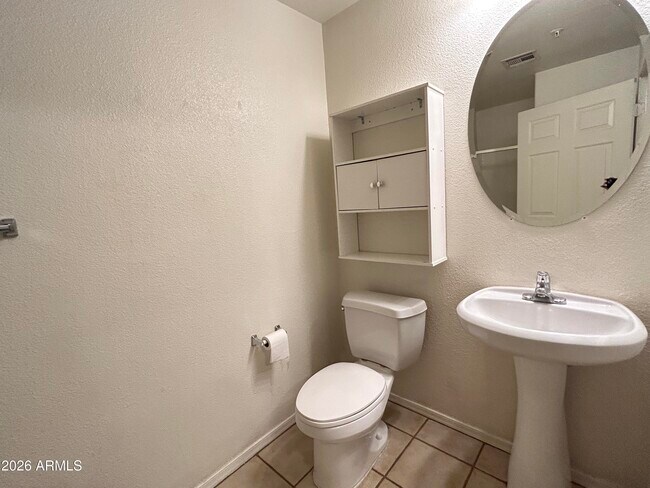 Foto del edificio - 920 E Devonshire Ave