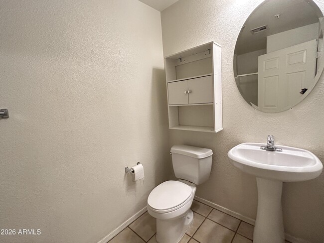 Building Photo - 920 E Devonshire Ave