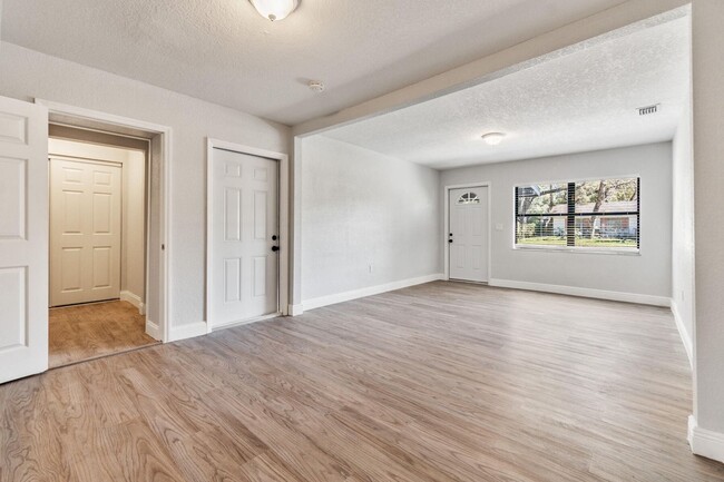 Foto del edificio - 3bed/3bath in Seminole Heights - completel...