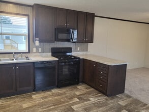 Building Photo - 126 Elm