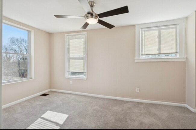 Foto del edificio - 3343 Ravenwood Ave