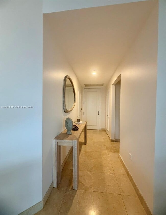 Foto del edificio - 801 Brickell Key Blvd