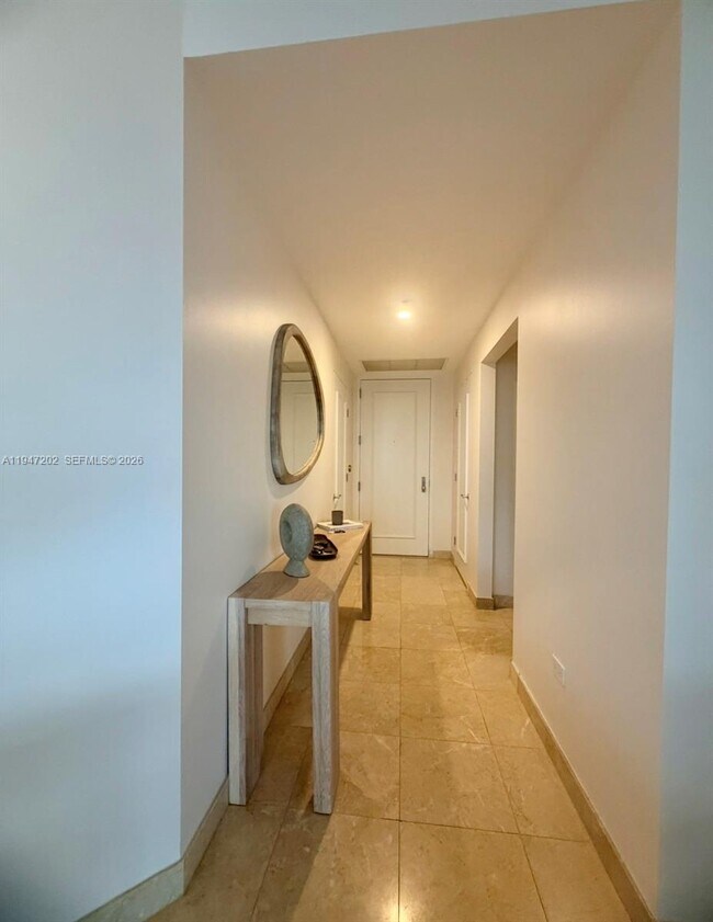 Building Photo - 801 Brickell Key Blvd