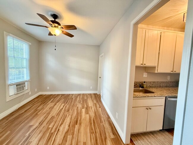 Charming Studio Apartment - 517 13th St