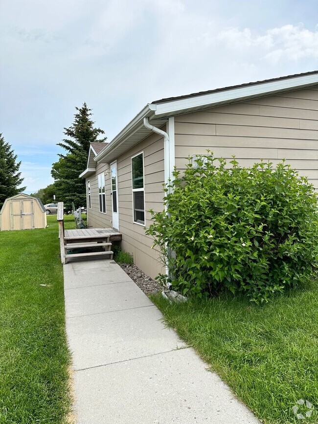 Building Photo - 2741 Crab Tree St