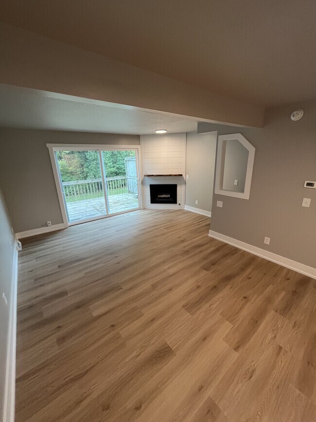 Foto del edificio - 8002 Green Meadow Ct