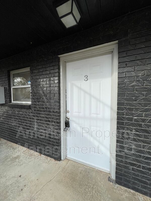 Building Photo - 719 S Troost Ave