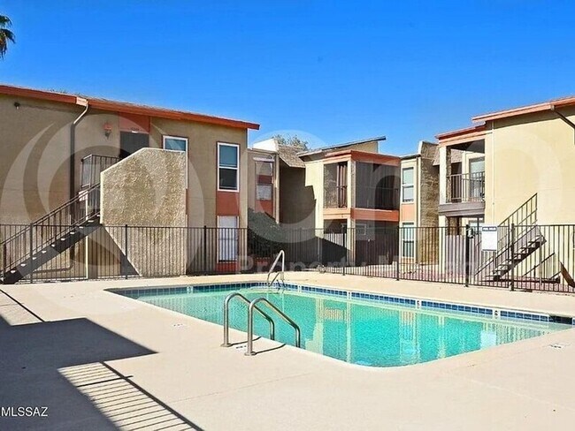 Foto del edificio - 1620 N Wilmot Rd