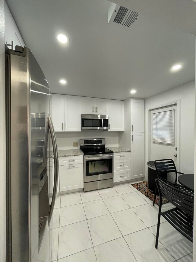 Foto del edificio - 2751 N Palm Aire Dr