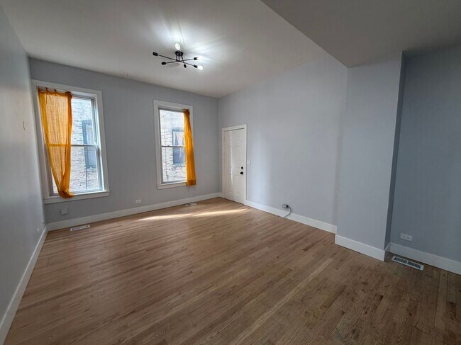 Foto del edificio - 932 N Richmond St