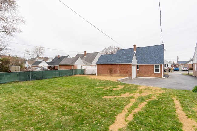 Building Photo - Broomall Beauty Marple/Newtown school dist...