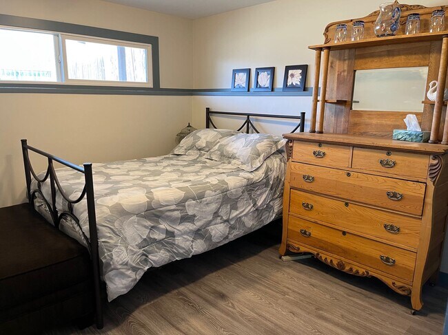 Photo du bâtiment - 3 Bed 1 Bath Unit in Ponoka, AB