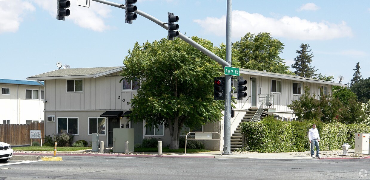 Foto del edificio - 5095 Clayton Rd