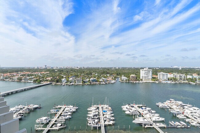 Building Photo - 2 Grove Isle Dr