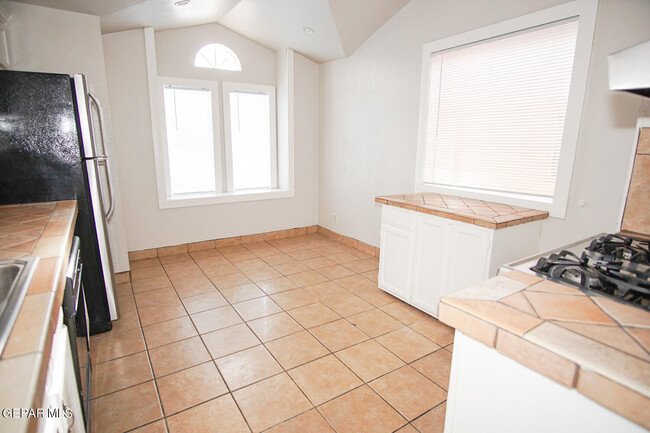 Building Photo - 681 Bristol Dr