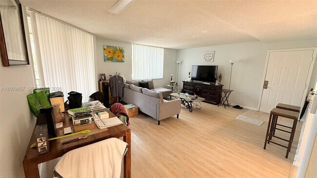 Foto del edificio - 4055 W McNab Rd