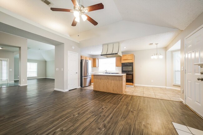 Building Photo - 1638 Rushworth Dr