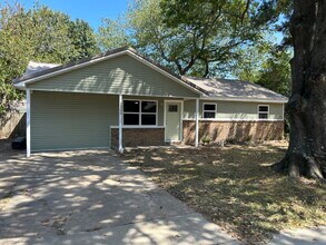 Building Photo - 2500 Fairfield Dr