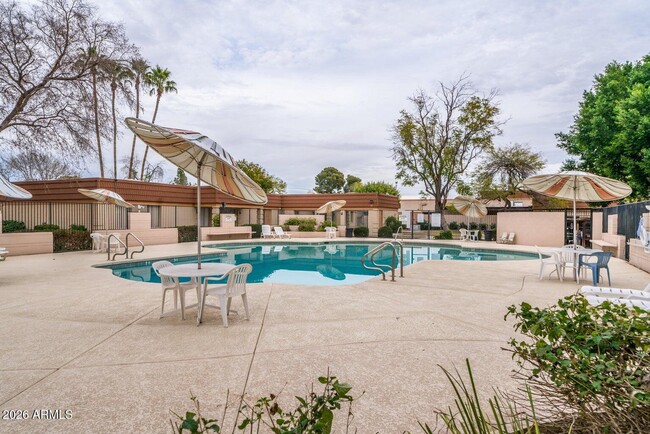 Building Photo - 1621 E Dunbar Dr