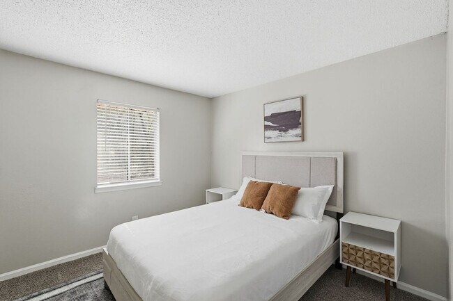 Building Photo - 1302 Stone Mill Cove