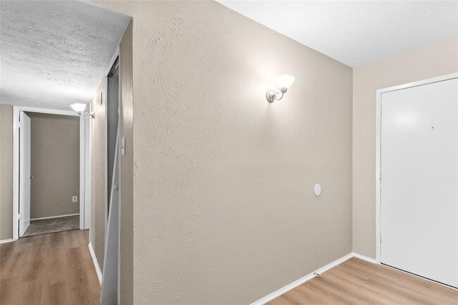 Building Photo - 17622 Autumn Hills Dr