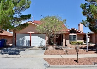Building Photo - 673 Bristol Dr