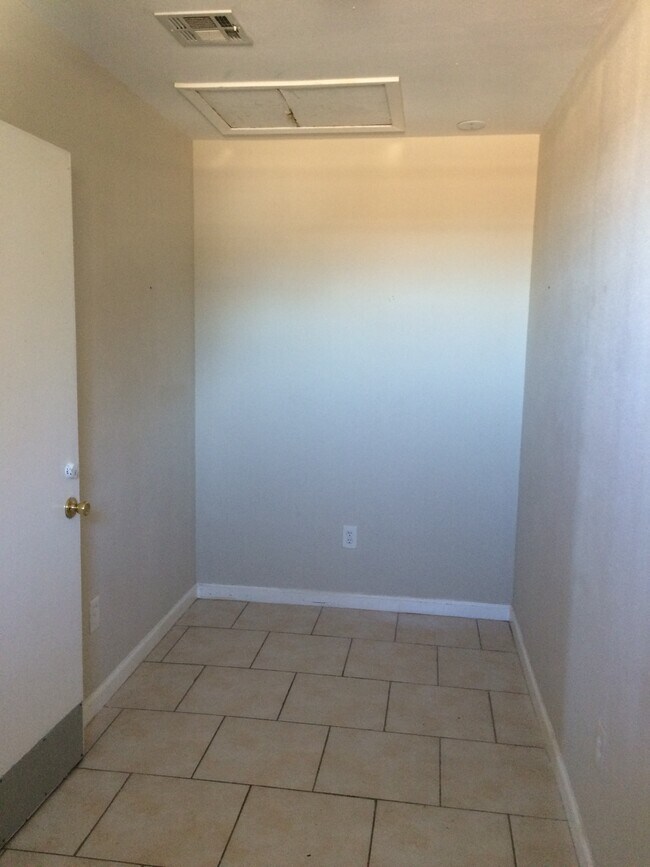 Foto del edificio - 2350 Lyndell Dr