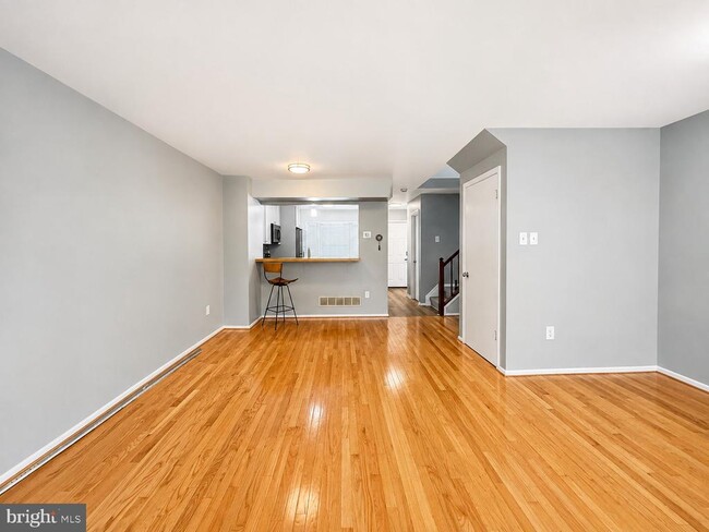 Building Photo - 3811 Glenview Terrace