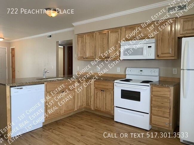 Building Photo - Updated 2-BDR 1-BTH Apartment - Fireplace ...