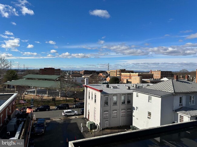 Foto del edificio - 9414 Battle St