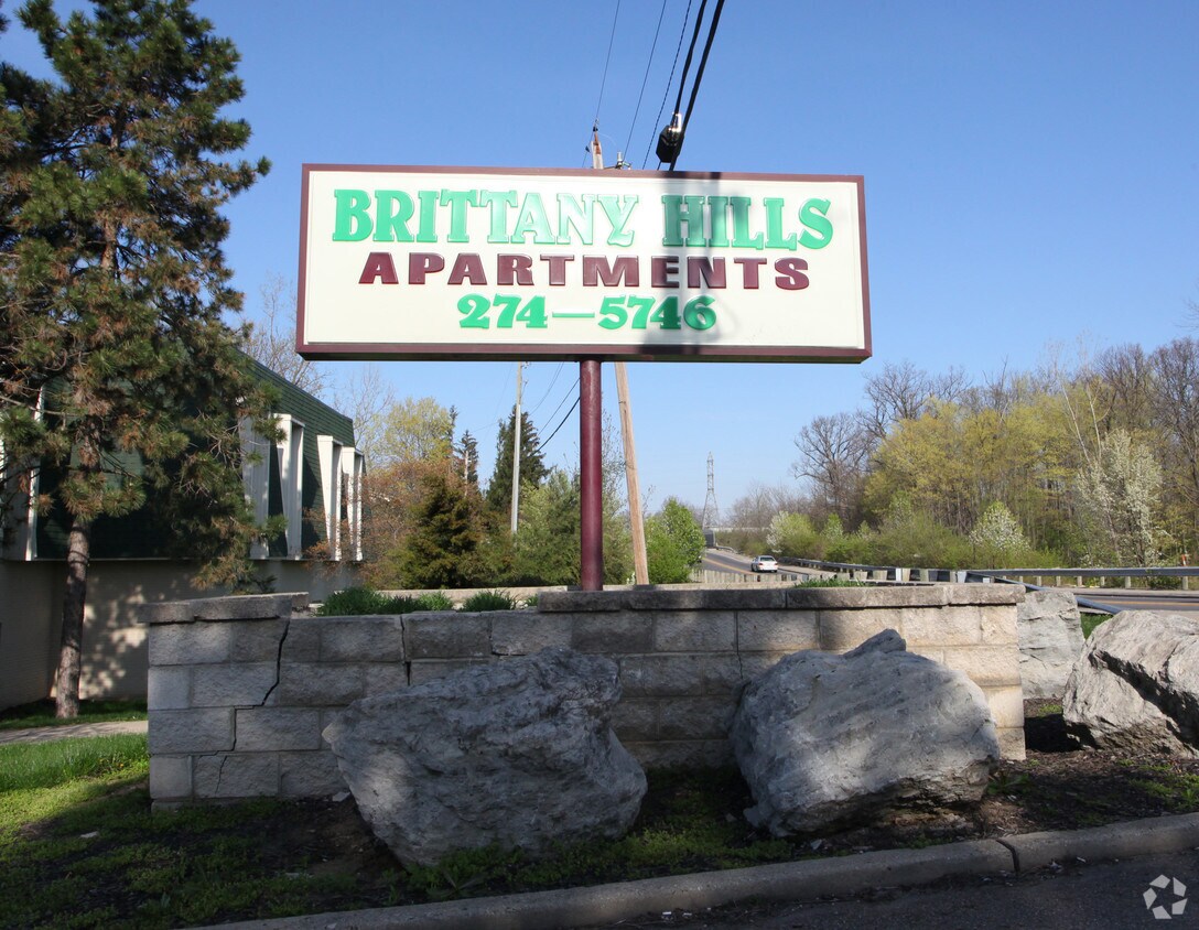 Foto del edificio - Brittany Hills Apartments