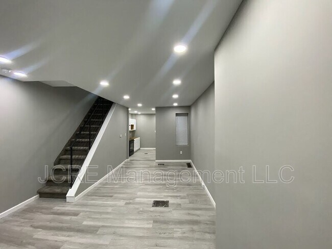 Building Photo - 458 N Dearborn St