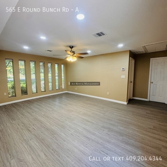 Building Photo - 565 E Roundbunch Rd