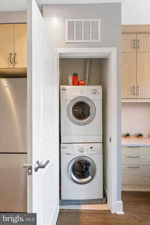 Building Photo - 2550 17th St NW