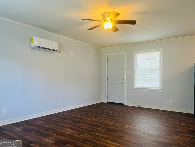 Foto del edificio - 603 W Haralson St