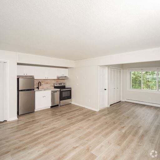 Building Photo - Woodbury Knoll