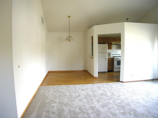 Building Photo - 250 Doral Ct