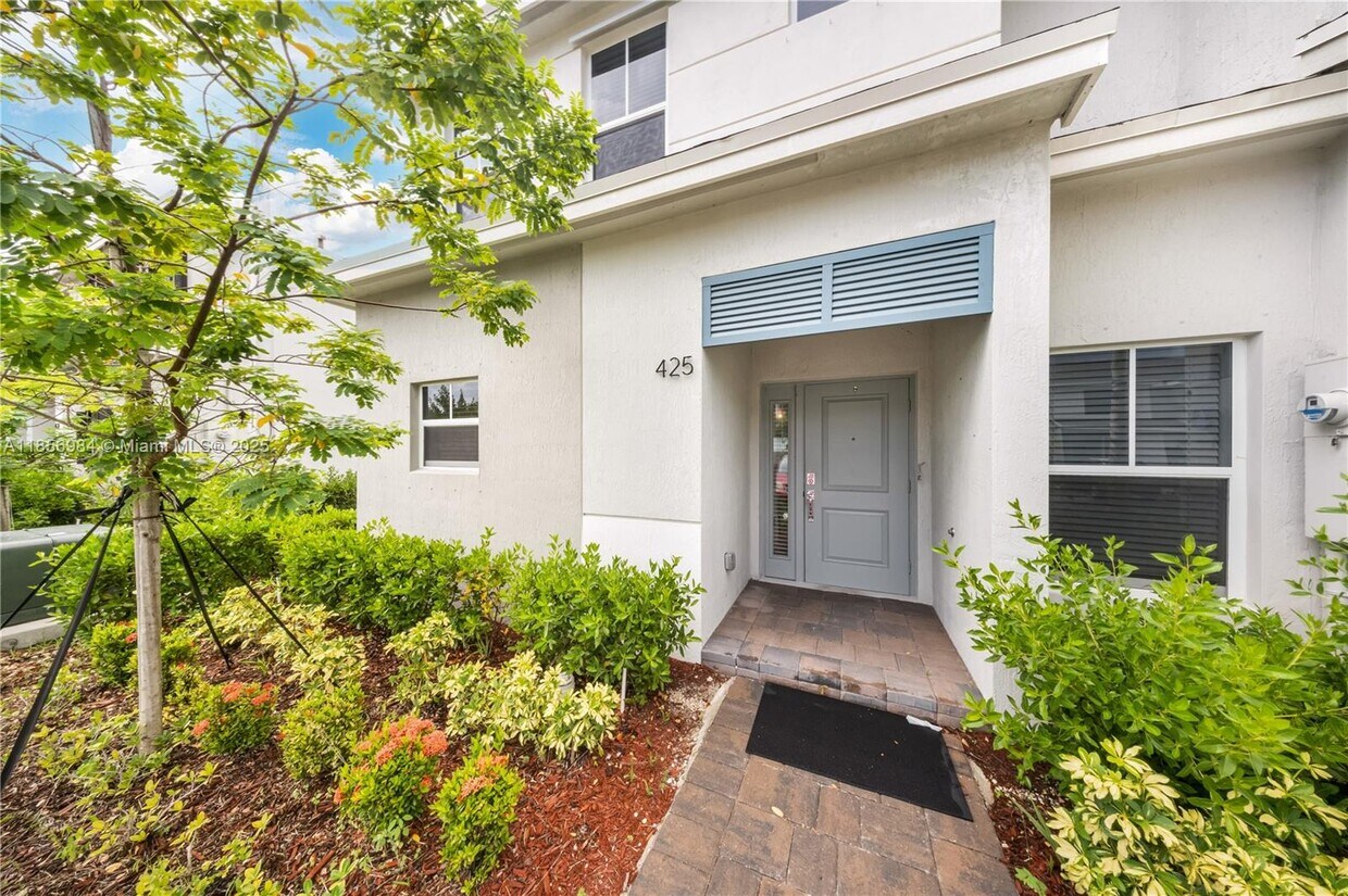 Foto principal - 425 NE 1st Ave