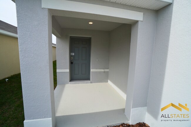 Building Photo - 8642 SW 46th Ave