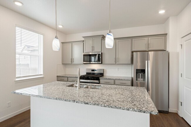 Foto del edificio - Ideally Located Modern 4-Bedroom Home