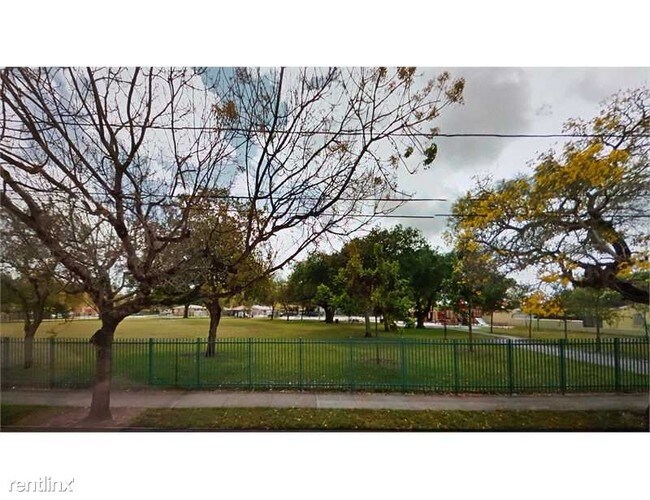 Foto del edificio - 3 br, 2 bath Apartment - 2605 NW 31 Street