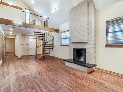 Primary Photo - 414 Hollyhill Ln