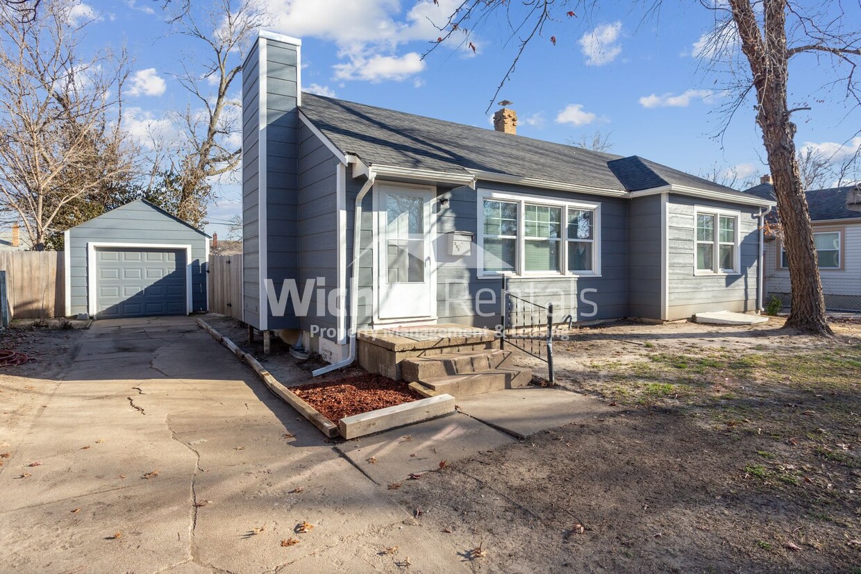 Primary Photo - Charming 3 bed, 2 bath with 1 car garage!!