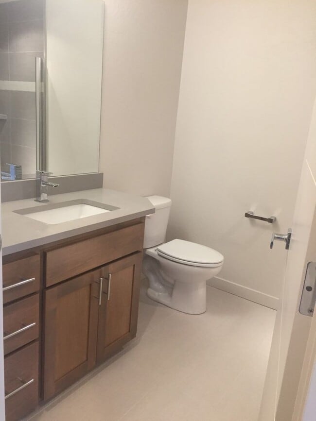 Building Photo - Newer & Beautiful 2bd/2bth condo in Ashland