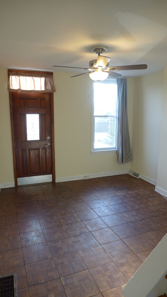 Foto del edificio - 1821 S Hanover St