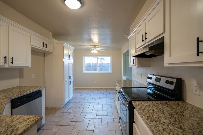 Building Photo - Beautiful 3 Bed 2 Bath in the Heart of Moore!